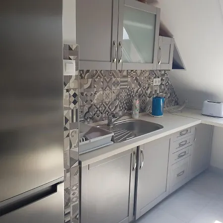 شقة Zoli Apartmanok-adri Koelcsey 32