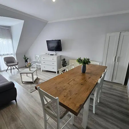 Lägenhet Zoli Apartmanok-adri Koelcsey 32 *