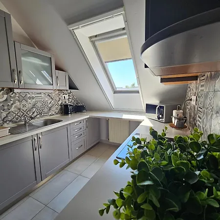 Lägenhet Zoli Apartmanok-adri Koelcsey 32