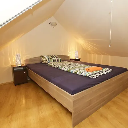 شقة Zoli Apartmanok-adri Koelcsey 32