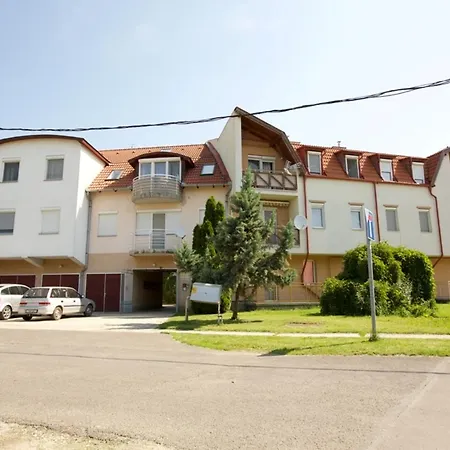 Zoli Apartmanok-adri Koelcsey 32