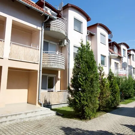Lägenhet Zoli Apartmanok-adri Koelcsey 32 *