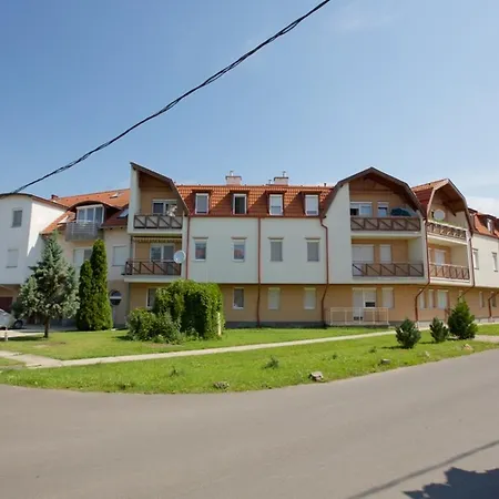 Zoli Apartmanok-adri Koelcsey 32 Lägenhet *