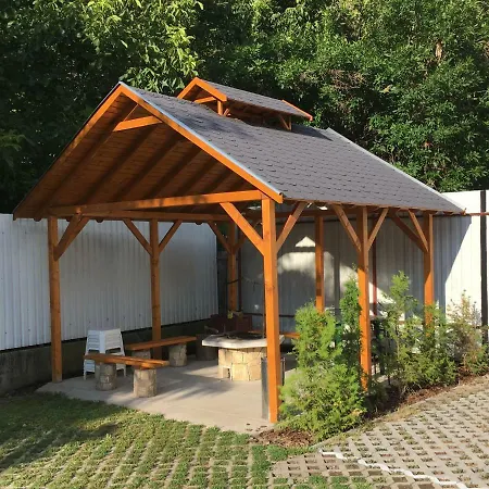 شقة Zoli Apartmanok-adri Koelcsey 32 *